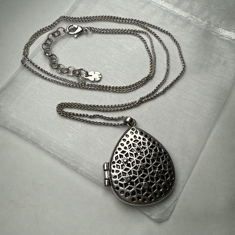 Lucky Brand LA Silver tone Chain Water Drop Locket Pendant Long Necklace 29"-31"